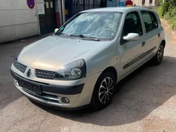 Grau Gebraucht 2003 Renault Clio II Kleinwagen | 3.590 € (Etwas zu teuer)