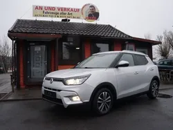 Grau Gebraucht 2016 Ssangyong Tivoli Crystal SUV | 6.490 € (Fairer Preis)