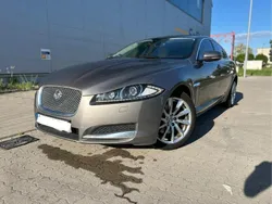 Grau Gebraucht 2012 Jaguar XF Luxury Limousine | 12.450 € (Etwas zu teuer)
