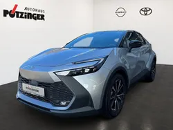 Shimmering silver Neu 2024 Toyota C-HR Team SUV | 38.490 €