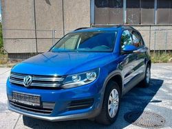 Blau Gebraucht 2011 VW Tiguan Trendline SUV | 9.799 € (Etwas zu teuer)