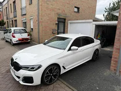 Weiß Gebraucht 2023 BMW 520 M Sport Limousine | 43.900 € (Fairer Preis)