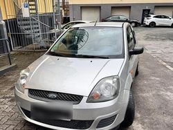 Grau Gebraucht 2007 Ford Fiesta Kleinwagen | 1.600 €