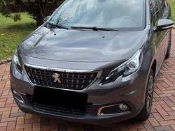 Grau Gebraucht 2019 Peugeot 2008 Active SUV | 9.600 € (Guter Preis)