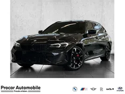 Saphirschwarz metallic Gebraucht 2025 BMW 330 M Sport Kombi | 70.990 €