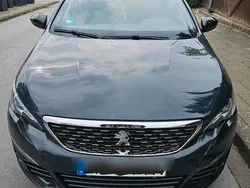 Grau Gebraucht 2019 Peugeot 308 GT Kombi | 16.500 € (Teuer)