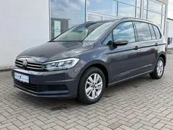 Grau Gebraucht 2023 VW Touran Comfortline Van / Kleinbus | 33.260 € (Fairer Preis)