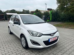 Weiß Gebraucht 2013 Hyundai i20 Edition Limousine | 3.490 € (Fairer Preis)