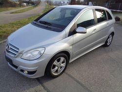 Silber Gebraucht 2008 Mercedes B180 Van / Kleinbus | 3.000 €