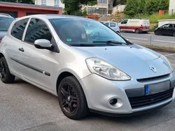 Silber Gebraucht 2011 Renault Clio II Expression Limousine | 1.999 € (Fairer Preis)