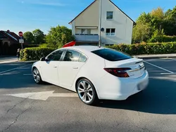 Weiß Gebraucht 2015 Opel Insignia Sport Limousine | 7.999 € (Etwas zu teuer)