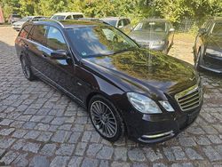 Braun Gebraucht 2011 Mercedes E300 Avantgarde Kombi | 8.999 € (Fairer Preis)