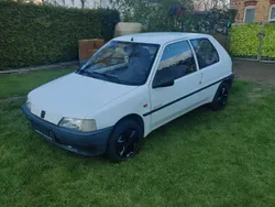 Weiß Gebraucht 1995 Peugeot 106 Kleinwagen | 1.300 €