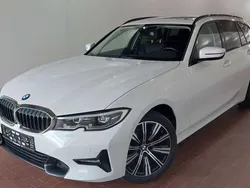Alpinweiss iii Gebraucht 2021 BMW 320 Sport Line Kombi | 33.970 € (Etwas zu teuer)