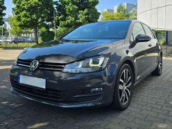 Grau Gebraucht 2015 VW Golf VII Cup Limousine | 10.700 €