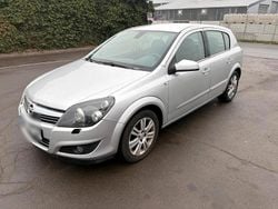 Silber Gebraucht 2009 Opel Astra Limousine | 1.600 € (Guter Preis)