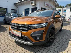 Orange Gebraucht 2021 Dacia Sandero Stepway Kleinwagen | 12.649 € (Etwas zu teuer)
