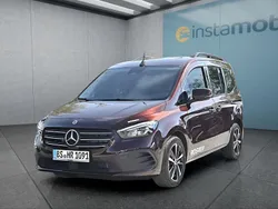 Rot Gebraucht 2025 Mercedes T180 Van / Kleinbus | 36.049 €