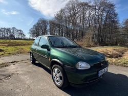 Grün Gebraucht 1999 Opel Corsa Kleinwagen | 800 € (Fairer Preis)