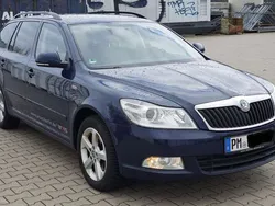 Blau Gebraucht 2012 Skoda Octavia Family Kombi | 5.550 € (Fairer Preis)