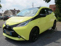 Beige Gebraucht 2017 Toyota Aygo SR Kleinwagen | 8.940 € (Fairer Preis)