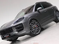 Grau Gebraucht 2024 Porsche Cayenne S E-Hybrid SUV | 129.999 € (Guter Preis)