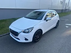 Weiß Gebraucht 2015 Mazda 2 Center-Line Limousine | 7.800 € (Fairer Preis)