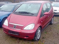 Rot Gebraucht 2001 Mercedes A160 Limousine | 2.950 € (Etwas zu teuer)