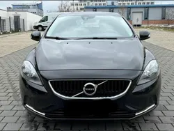 Schwarz Gebraucht 2018 Volvo V40 Momentum Kombi | 11.250 € (Etwas zu teuer)