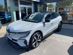 Grau Gebraucht 2023 Renault Mégane Techno Limousine | 26.990 € (Guter Preis)