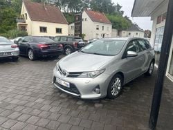 Silber Gebraucht 2013 Toyota Auris Life Limousine | 9.900 € (Fairer Preis)