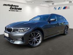 Mineralgrau Gebraucht 2022 BMW 318 Sport Line Kombi | 24.700 € (Etwas zu teuer)