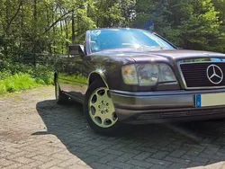 Braun Gebraucht 1993 Mercedes E320 Cabrio | 33.333 €