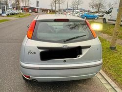 Grau Gebraucht 2003 Ford Focus Trend Kleinwagen | 1.290 € (Fairer Preis)