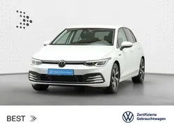 Oryxwhite perlmutteffekt Gebraucht 2022 VW Golf VIII Style Limousine | 27.999 € (Guter Preis)
