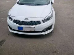 Weiss Gebraucht 2018 Kia Ceed Sportswagon Platinum Edition Kombi | 9.999 € (Superpreis)