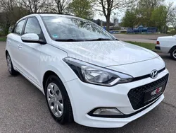 Weiß Gebraucht 2015 Hyundai i20 Classic Kleinwagen | 8.999 € (Fairer Preis)