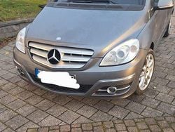 Grau Gebraucht 2011 Mercedes B180 Van / Kleinbus | 3.000 € (Superpreis)