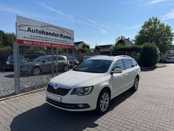 Bila candy/candyweiss Gebraucht 2014 Skoda Superb Elegance Kombi | 12.790 € (Etwas zu teuer)