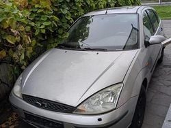 Grau Gebraucht 2003 Ford Focus Limousine | 350 € (Superpreis)