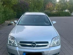 Grau Gebraucht 2004 Opel Vectra Kombi | 2.890 €