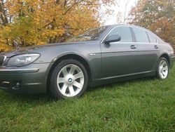 Grau Gebraucht 2006 BMW 740 Limousine | 8.300 €