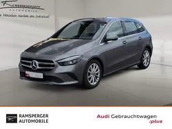 Grau (mountaingrau met.) Gebraucht 2019 Mercedes B180 Van / Kleinbus | 22.480 € (Guter Preis)