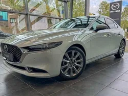 Weiß Gebraucht 2024 Mazda 3 Exclusive-Line Limousine | 27.995 € (Fairer Preis)