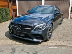 Grau Gebraucht 2020 Mercedes C200 AMG line Coupé | 37.500 € (Etwas zu teuer)