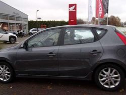 Grau Gebraucht 2011 Hyundai i30 Style Limousine | 5.299 € (Etwas zu teuer)