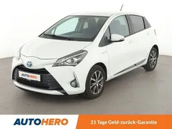 Weiß Gebraucht 2018 Toyota Yaris Hybrid Club Limousine | 15.370 € (Fairer Preis)