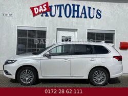 Weiß Gebraucht 2020 Mitsubishi Outlander P-HEV Plus SUV | 24.900 € (Etwas zu teuer)