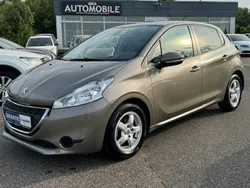 Grau Gebraucht 2014 Peugeot 208 Active Kleinwagen | 6.400 € (Etwas zu teuer)