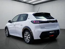 Weiß Gebraucht 2021 Peugeot e-208 Active Kleinwagen | 15.449 € (Guter Preis)
